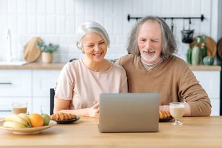 Důchodci i voliči ANO nejvíc podporují volnější utrácení státu
